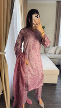 Load image into Gallery viewer, 3 pcs Stitched lawn suit Ready to Wear with CHIFFON dupatta LAWN-049
