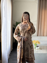 Load image into Gallery viewer, 3 pcs Stitched lawn suit Ready to Wear with CHIFFON dupatta LAWN-JF106