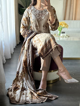 Load image into Gallery viewer, 3 pcs Stitched lawn suit Ready to Wear with CHIFFON dupatta LAWN-JF106