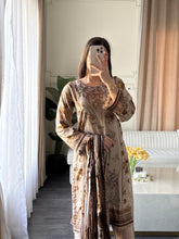 Load image into Gallery viewer, 3 pcs Stitched lawn suit Ready to Wear with CHIFFON dupatta LAWN-JF106