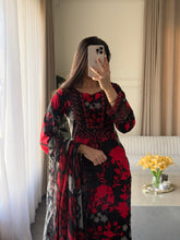 Load image into Gallery viewer, 3 pcs Stitched lawn suit Ready to Wear with CHIFFON dupatta LAWN-RM101