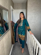 Load image into Gallery viewer, 3PC Stitched TEAL shalwar Suit Ready to wear KHADDAR winter Wear with KHADDAR dupatta KNE-0305
