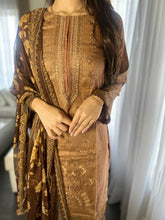 Load image into Gallery viewer, 3 pcs Stitched lawn suit Ready to Wear with CHIFFON dupatta LAWN-034

