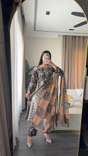 Load image into Gallery viewer, 3 pcs Stitched lawn suit Ready to Wear with Chiffon dupatta LAWN-D139A
