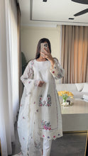 Load image into Gallery viewer, 3 pcs Stitched lawn suit Ready to Wear with Net dupatta LAWN-JF116
