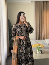 Load image into Gallery viewer, 3 pcs Stitched lawn suit Ready to Wear with Chiffon dupatta LAWN-D139A
