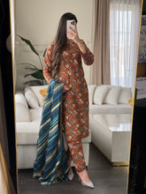 Load image into Gallery viewer, 3PC Stitched KHADDAR shalwar Suit Ready to wear KHADDAR winter Wear with KHADDAR dupatta HW-KH1002
