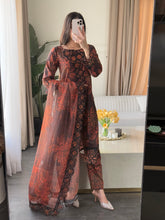 Load image into Gallery viewer, 3 pcs Stitched lawn suit Ready to Wear with Chiffon dupatta LAWN-RS02

