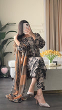 Load image into Gallery viewer, 3 pcs Stitched lawn suit Ready to Wear with Chiffon dupatta LAWN-D139A
