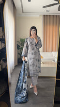 Load image into Gallery viewer, 3 pcs Stitched lawn suit Ready to Wear with CHIFFON dupatta LAWN-JF108
