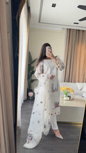 Load image into Gallery viewer, 3 pcs Stitched lawn suit Ready to Wear with Net dupatta LAWN-JF116
