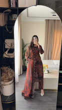 Load image into Gallery viewer, 3 pcs Stitched lawn suit Ready to Wear with Chiffon dupatta LAWN-RS02
