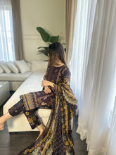 Load image into Gallery viewer, 3 pcs Stitched lawn suit Ready to Wear with CHIFFON dupatta LAWN-032
