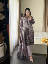 Load image into Gallery viewer, 3 pcs Stitched lawn suit Ready to Wear with Lawn dupatta LAWN-D316B
