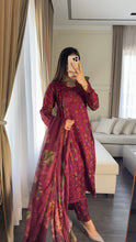 Load image into Gallery viewer, 3 pcs Stitched lawn suit Ready to Wear with CHIFFON dupatta LAWN-045
