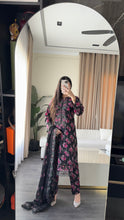Load image into Gallery viewer, 3 pcs Stitched lawn suit Ready to Wear with Chiffon dupatta LAWN-UE538
