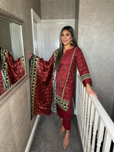 Load image into Gallery viewer, 3PC Stitched Maroon shalwar Suit Ready to wear KHADDAR winter Wear with KHADDAR dupatta KNE-0308
