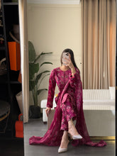 Load image into Gallery viewer, 3 pcs Stitched lawn suit Ready to Wear with Chiffon dupatta LAWN-UE538
