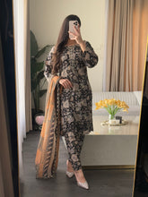 Load image into Gallery viewer, 3 pcs Stitched lawn suit Ready to Wear with Chiffon dupatta LAWN-D139A
