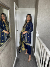 Load image into Gallery viewer, 3 pcs Stitched lawn suit Ready to Wear with chiffon dupatta LNE-24012
