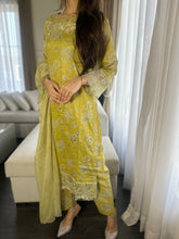 Load image into Gallery viewer, 3 pcs Stitched lawn suit Ready to Wear with CHIFFON dupatta LAWN-036
