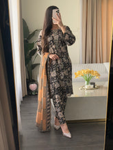 Load image into Gallery viewer, 3 pcs Stitched lawn suit Ready to Wear with Chiffon dupatta LAWN-D139A
