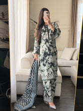 Load image into Gallery viewer, 3PC Stitched KHADDAR shalwar Suit Ready to wear KHADDAR winter Wear with KHADDAR dupatta HW-KH1002
