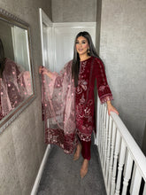 Load image into Gallery viewer, 3pc  MAROON VELVET Embroidered Shalwar Kameez with NET/Velvet dupatta Stitched Suit Ready to wear HW-DT116
