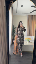Load image into Gallery viewer, 3 pcs Stitched lawn suit Ready to Wear with Chiffon dupatta LAWN-D139A
