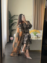 Load image into Gallery viewer, 3 pcs Stitched lawn suit Ready to Wear with Chiffon dupatta LAWN-D139A
