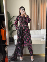 Load image into Gallery viewer, 3 pcs Stitched lawn suit Ready to Wear with Chiffon dupatta LAWN-UE538

