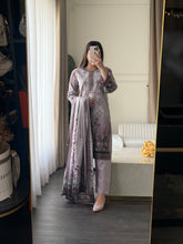 Load image into Gallery viewer, 3 pcs Stitched lawn suit Ready to Wear with Lawn dupatta LAWN-D316B
