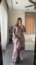 Load image into Gallery viewer, 3 pcs Stitched lawn suit Ready to Wear with CHIFFON dupatta LAWN-JF109
