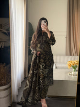 Load image into Gallery viewer, 3 pcs Stitched lawn suit Ready to Wear with Chiffon dupatta LAWN-D154B

