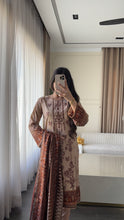 Load image into Gallery viewer, 3 pcs Stitched lawn suit Ready to Wear with Lawn dupatta LAWN-D292E
