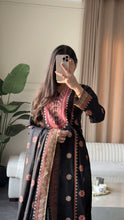 Load image into Gallery viewer, 3 pcs Stitched lawn suit Ready to Wear with CHIFFON dupatta LAWN-JF101
