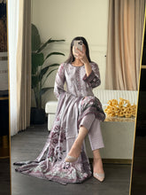 Load image into Gallery viewer, 3 pcs Stitched lawn suit Ready to Wear with Lawn dupatta LAWN-D316B
