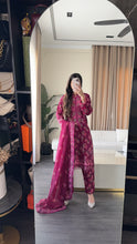 Load image into Gallery viewer, 3 pcs Stitched lawn suit Ready to Wear with Chiffon dupatta LAWN-UE538
