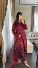Load image into Gallery viewer, 3 pcs Stitched lawn suit Ready to Wear with CHIFFON dupatta LAWN-045
