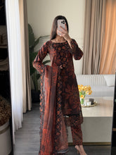 Load image into Gallery viewer, 3 pcs Stitched lawn suit Ready to Wear with Chiffon dupatta LAWN-RS02
