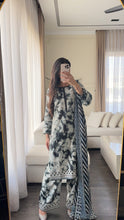 Load image into Gallery viewer, 3PC Stitched KHADDAR shalwar Suit Ready to wear KHADDAR winter Wear with KHADDAR dupatta HW-KH1002
