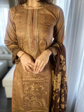 Load image into Gallery viewer, 3 pcs Stitched lawn suit Ready to Wear with CHIFFON dupatta LAWN-034
