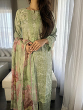 Load image into Gallery viewer, 3 pcs Stitched lawn suit Ready to Wear with CHIFFON dupatta LAWN-051

