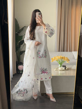 Load image into Gallery viewer, 3 pcs Stitched lawn suit Ready to Wear with Net dupatta LAWN-JF116
