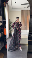 Load image into Gallery viewer, 3 pcs Stitched lawn suit Ready to Wear with Chiffon dupatta LAWN-UE538
