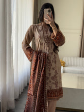 Load image into Gallery viewer, 3 pcs Stitched lawn suit Ready to Wear with Lawn dupatta LAWN-D292E
