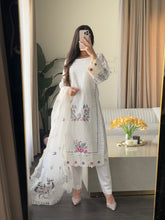 Load image into Gallery viewer, 3 pcs Stitched lawn suit Ready to Wear with Net dupatta LAWN-JF116

