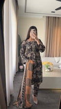 Load image into Gallery viewer, 3 pcs Stitched lawn suit Ready to Wear with Chiffon dupatta LAWN-D139A

