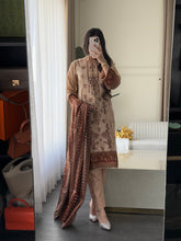 Load image into Gallery viewer, 3 pcs Stitched lawn suit Ready to Wear with Lawn dupatta LAWN-D292E
