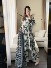 Load image into Gallery viewer, 3PC Stitched KHADDAR shalwar Suit Ready to wear KHADDAR winter Wear with KHADDAR dupatta HW-KH1002
